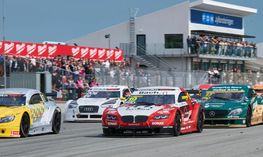 Fuld fart på Grand Prix Danmark: Motorsport, familiehygge og stjerneskud på Jyllandsringen