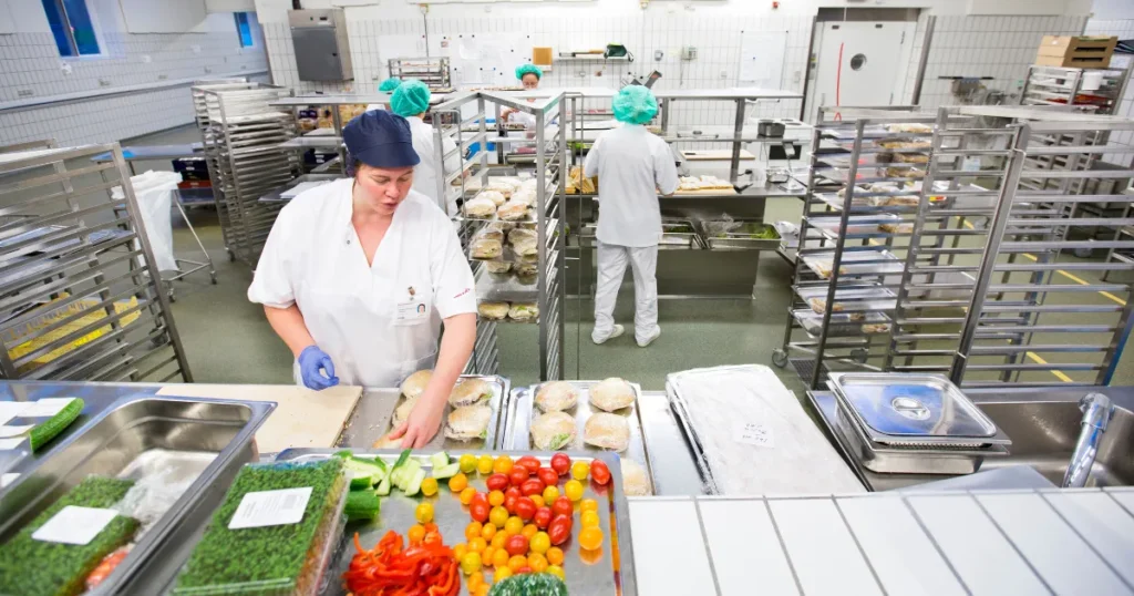 Finansminister Nicolai Wammen besøger Regionshospitalet i Randers – Økologisk succes har reduceret klimaaftryk med 38 procent