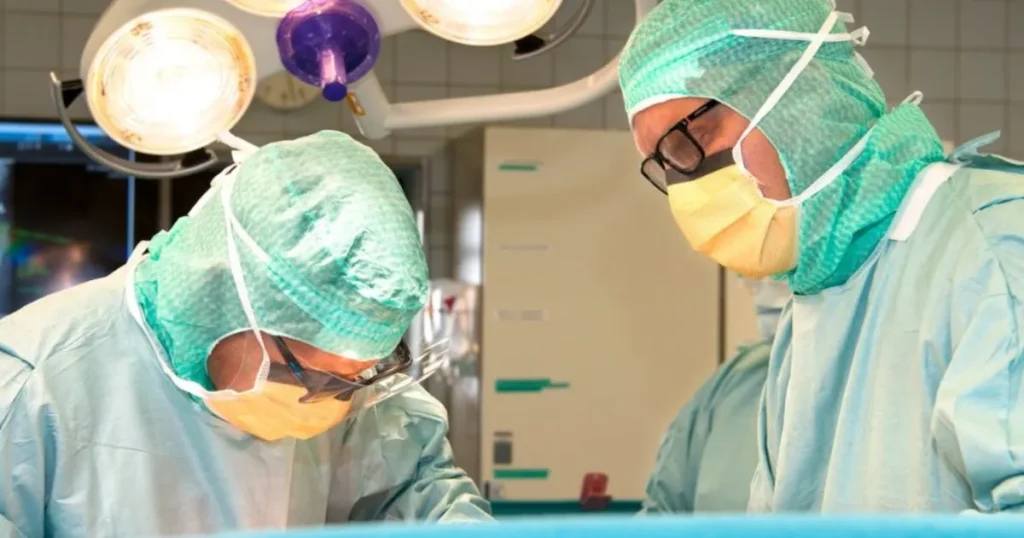 Regionshospitalet Randers skruer op for operationerne: Flere får nyt knæ og hjælp til brok og galdesten