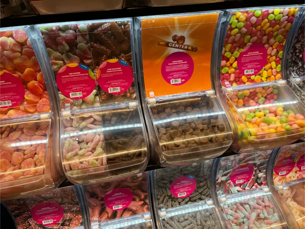 Danskerne er i 2025 stadig verdensmestre i slik – og ligger i top med saftevand