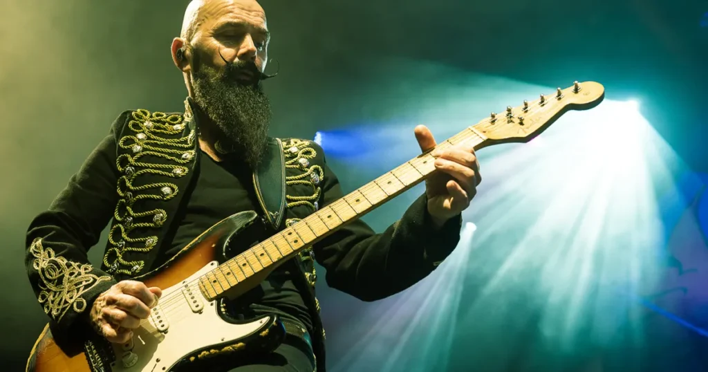 Mika Vandborg gæster Randers med nyt stjerneband på Tante Olga